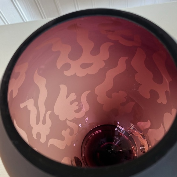 Beautiful Glass Amethyst Heavy Vase With Frosted Detail, Thick Clear Bottom - Picture 4 of 12